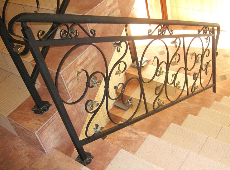 Balustrady kute oraz ze stali kwasoodpornej.